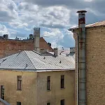 Charming Central Apartment With Rooftop View